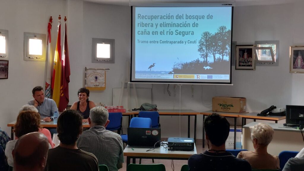 M. Ambiente Molina Jornada divulgación sobre recuperación bosque ribera río Segura en La Ribera Foto1
